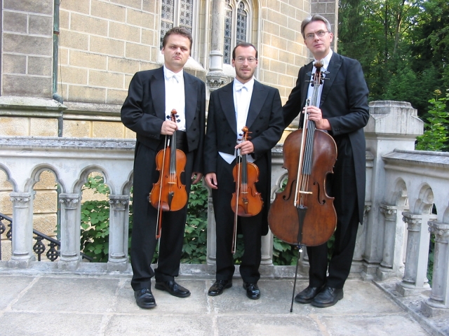 SMYČCOVÉ TRIO GIDEON